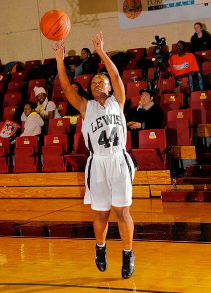 Bench powers Lewis past tough Williams