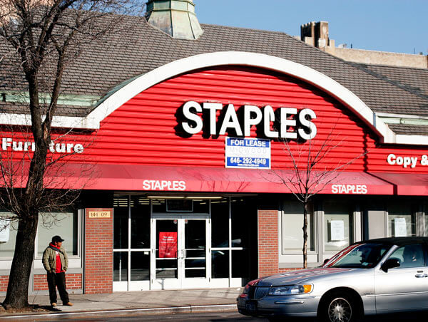 Staples store at Parham Plaza closing