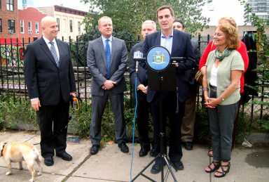 Long Island City Dog Run gets second lease on life