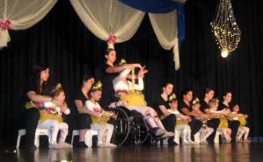 Guv’s wife gets show from boro ballerinas