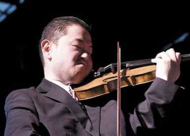 Ex-Flushing violin whiz keeps striving for excellence