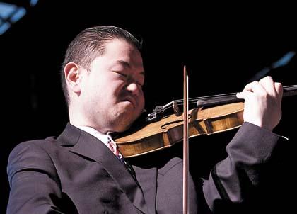 Ex-Flushing violin whiz keeps striving for excellence