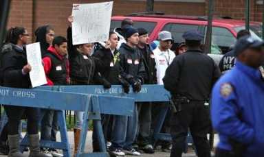 109th Precinct helps holiday shoppers stay safe