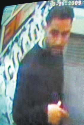 Robber in Bayside steals merchandise from Radio Shack