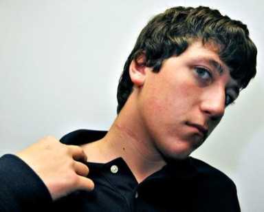 Flushing teen injured by kite string sues city