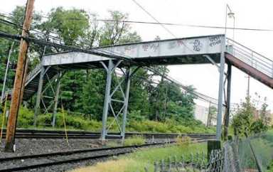 Keep footbridge: Baysiders
