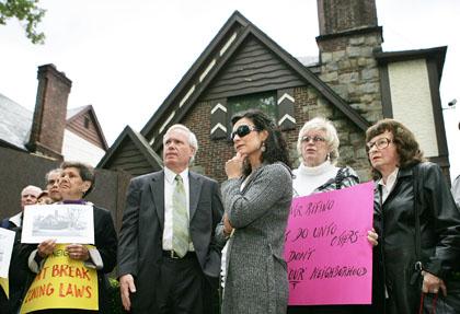 N. Flushing tenant wages battle with developer