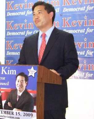 Gov’t watchdog, union endorse Kim, Halloran