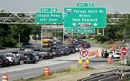 Fire closes down Throgs Neck Bridge