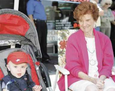 Thousands march in Little Neck-Douglaston parade