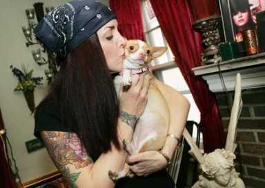 Flushing gal’s gift a hit with Rourke