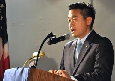 Choe woos Korean-American leaders for District 20 seat