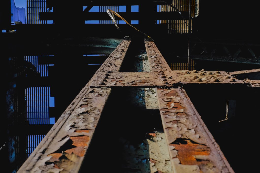 A rusting girder on the 7 line in Woodside