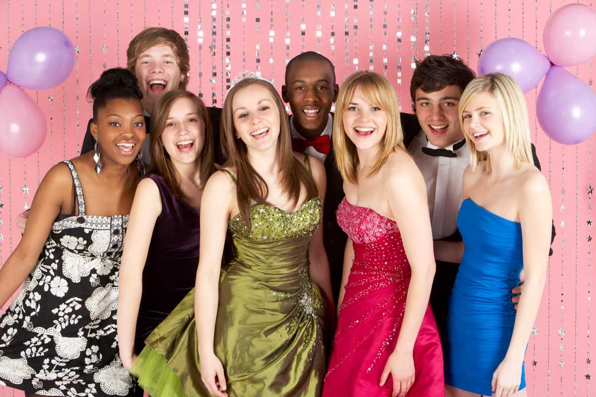 Group Of Teenage Friends Dressed For Prom