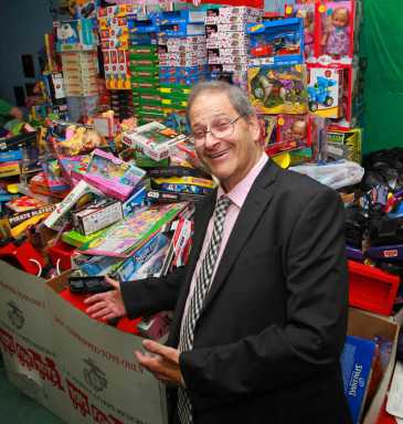 bn-bb-lew-fidler-toys-for-tots-2018-12-28-bk01_z-1