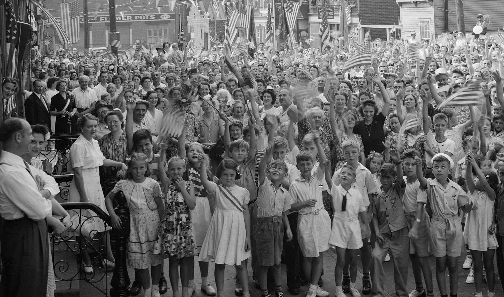 At the height of World War II, this patriotic crowd gathered on 58th Road in Maspeth on Aug. 2, 1942 for a public celebration of the troops.