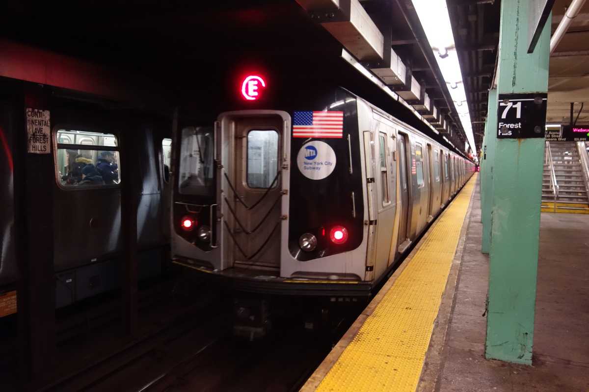 Forest_Hills–71st_Av_td_(2019-02-20)_02
