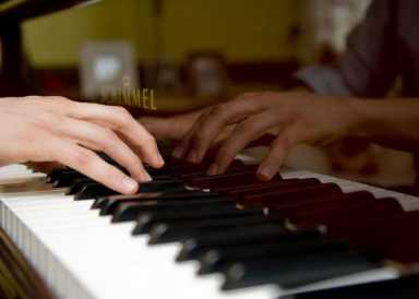piano-696×498