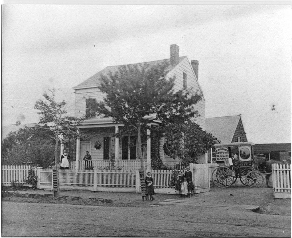 Rural life in Ridgewood at the start of the 20th century is depicted in this photo.