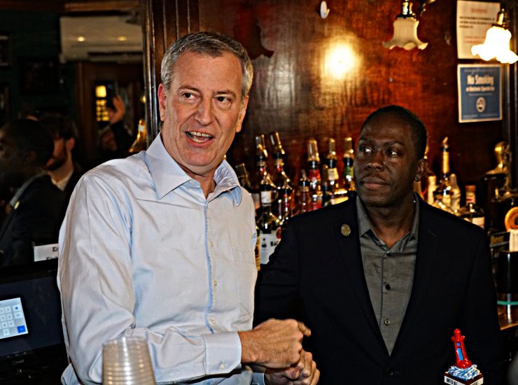 Mayor-Bill-de-Blasio-and-Owner-Loycent-Gordon-740×550