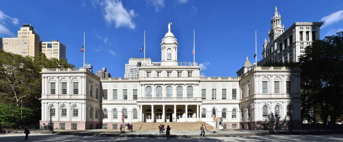 New_York_City_Hall_exterior,_October_2016