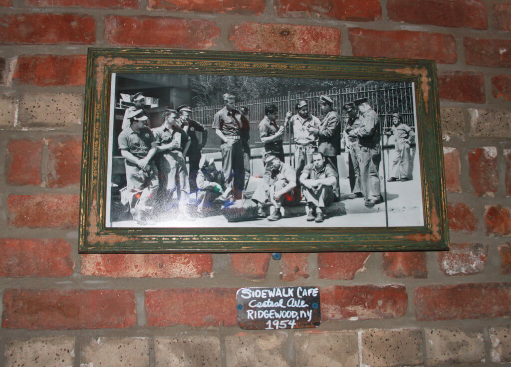 Cozy Corner bar and grill embraces Ridgewood’s oldfashioned charm