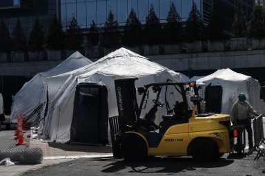 A makeshift morgue has been built outside of New York City's Bellevue hospital to deal with a spike in coronavirus deaths.