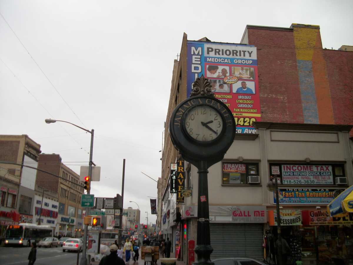 Jamaica_(Queens)_Street_Clock