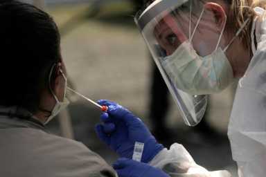 2020-04-29T235934Z_1_LYNXMPEG3S2BV_RTROPTP_4_HEALTH-CORONAVIRUS-USA-1-1068×712