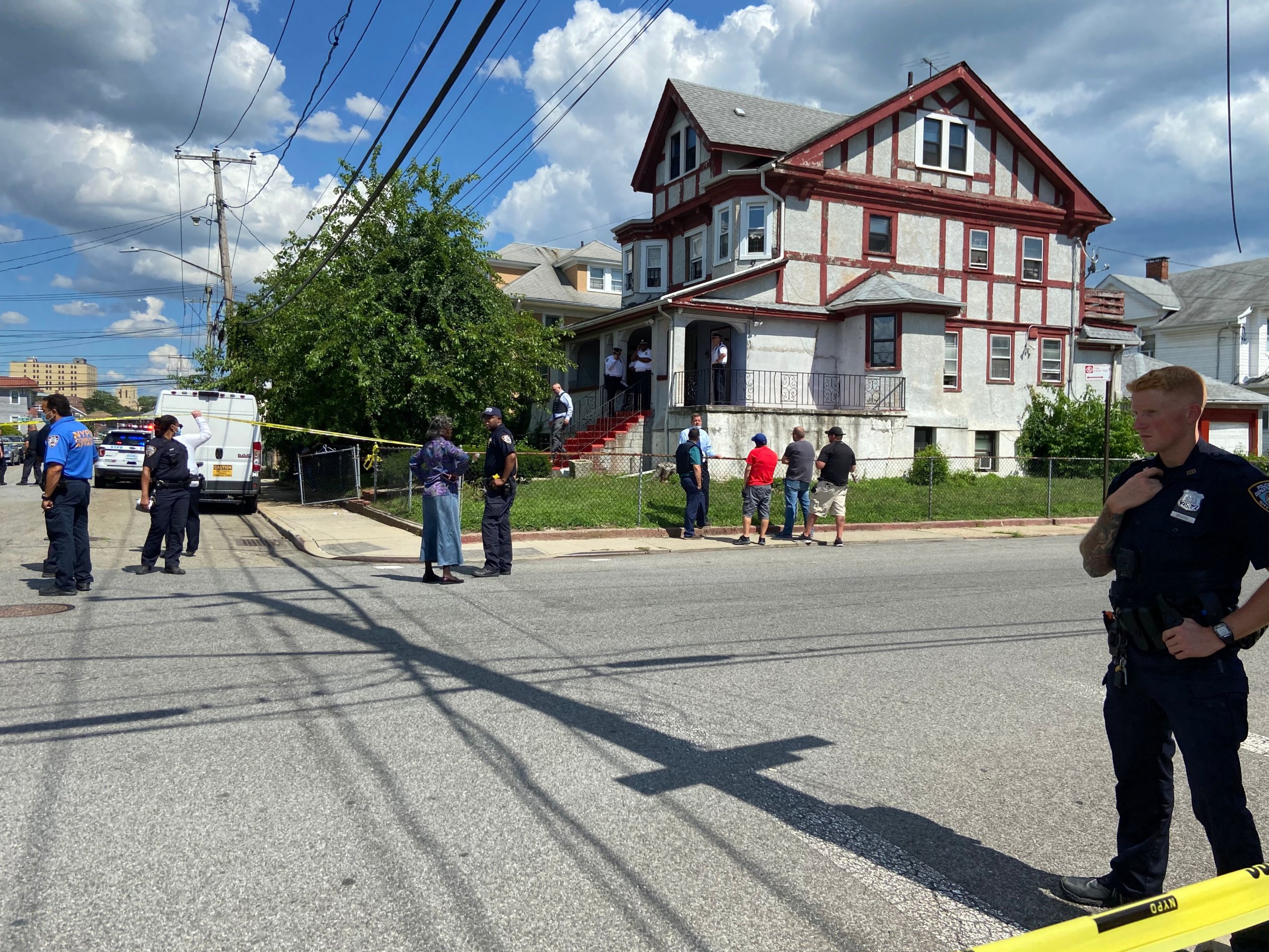 Man and teen dead after shooting each other in Far Rockaway NYPD