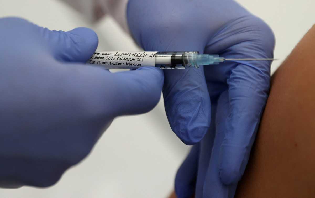 2020-07-14T155235Z_1_LYNXNPEG6D18D_RTROPTP_4_HEALTH-CORONAVIRUS-ANTIBODIES-VACCINES-2048×1287