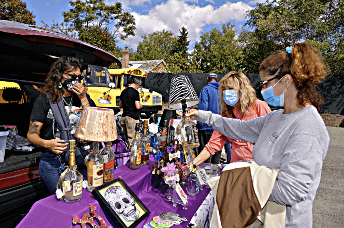 PHOTOS Kiwanis Club hosts craft fair in Glendale