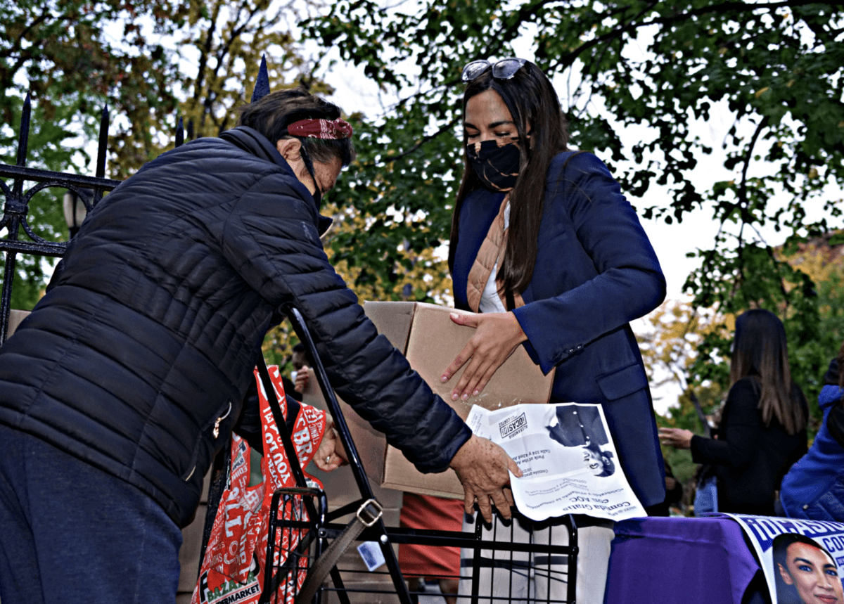 PHOTOS: Queens lawmakers distribute food in Corona – QNS.com