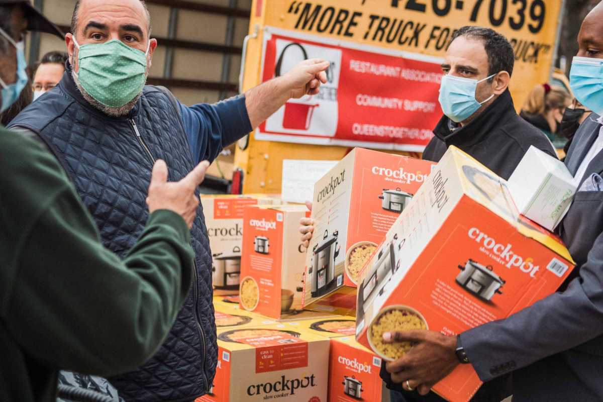 QT astoria houses hnaidng out crock pots