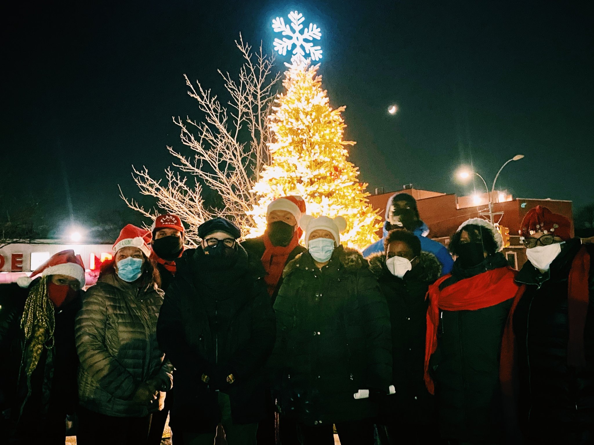 East Elmhurst celebrates Christmas with tree lighting ceremony