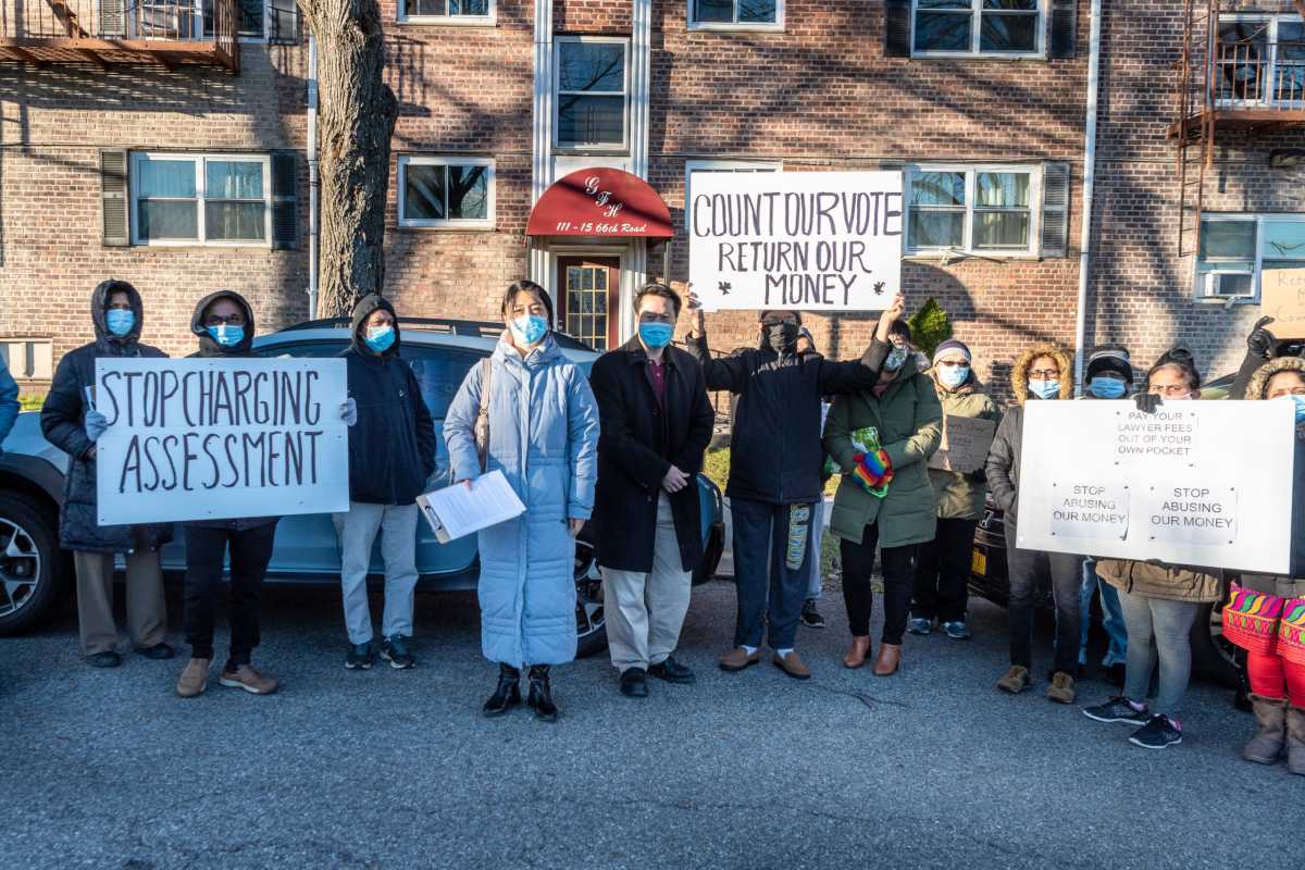 NY: Co-op owners of Gardens at Forest Hills protest overcharge