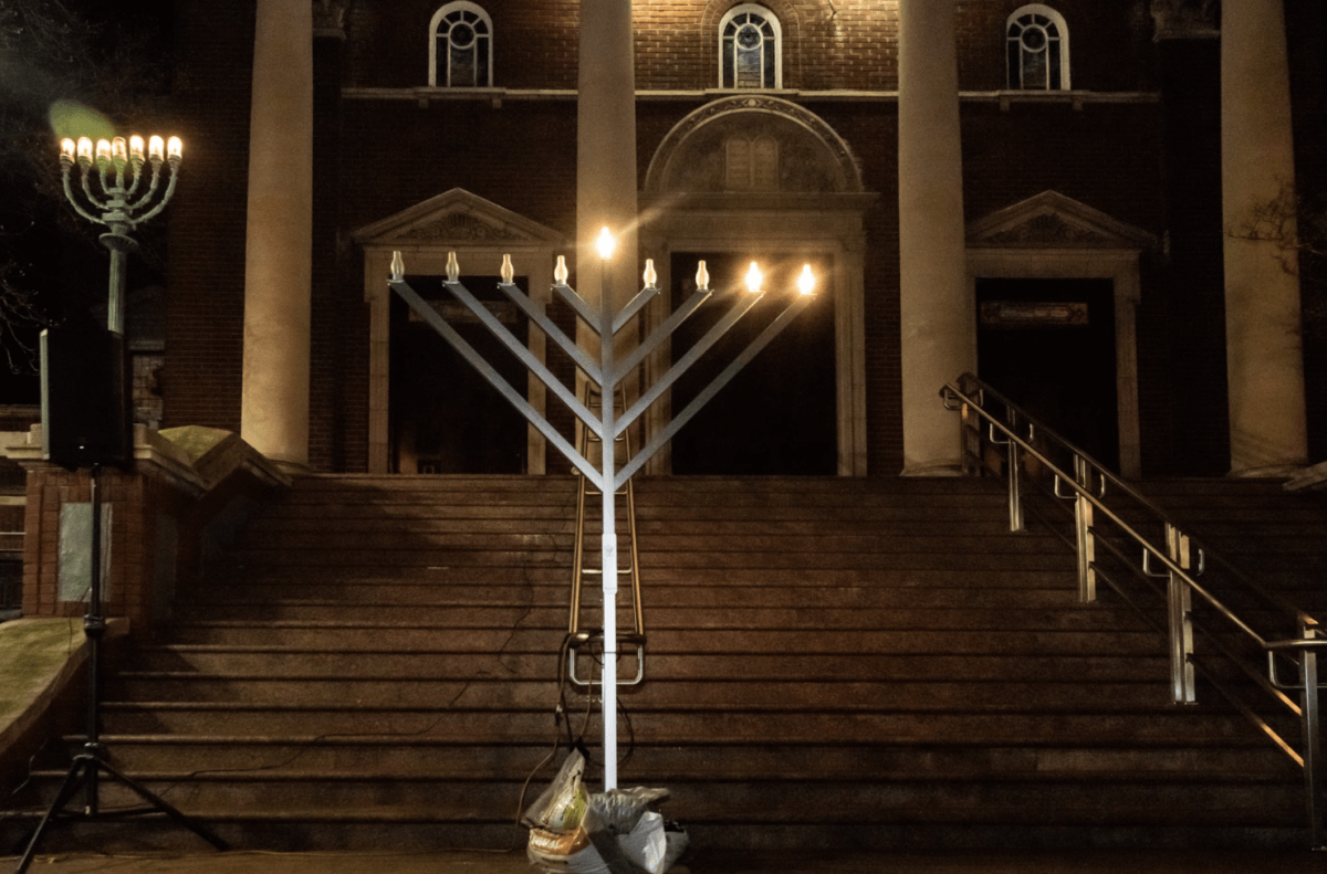 Free Synagogue of Flushing lights menorah to celebrate Hanukkah