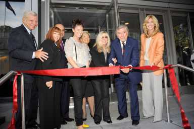 Peter+Vallone+Tony+Bennett+Hosts+Ribbon+Cutting+BRM12ND6eusl