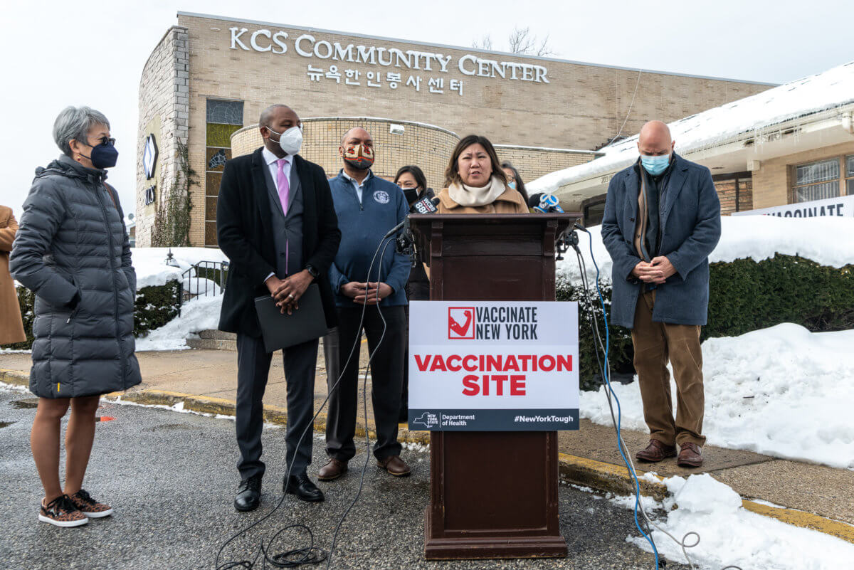 NY:QBP tours vaccination site at KCS in Bayside