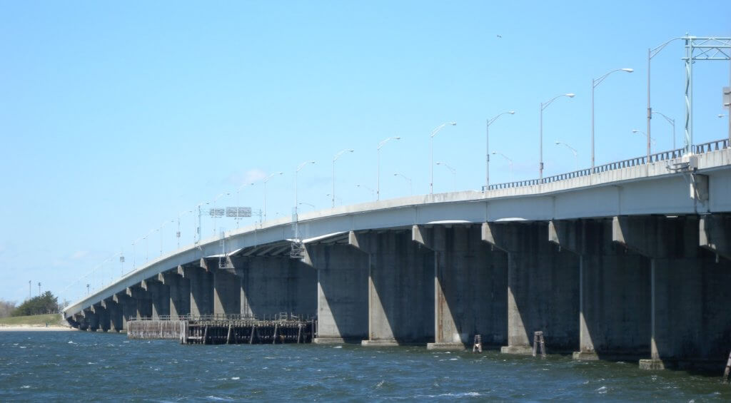 Cross_Bay_Bridge_zoom_jeh-1024×565