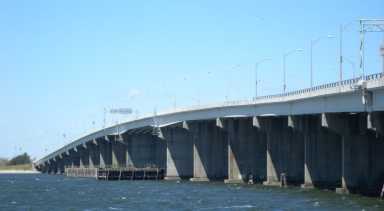 Cross_Bay_Bridge_zoom_jeh-1024×565