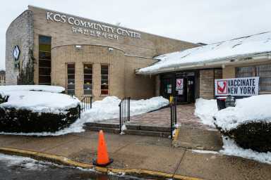NY:QBP tours vaccination site at KCS in Bayside