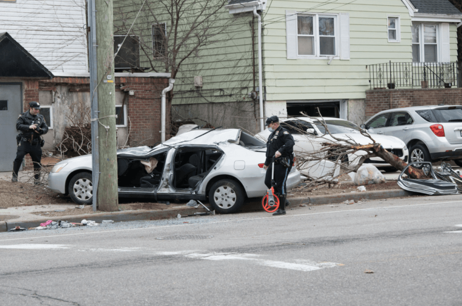 Driver in serious condition after crashing car into tree in Rosedale