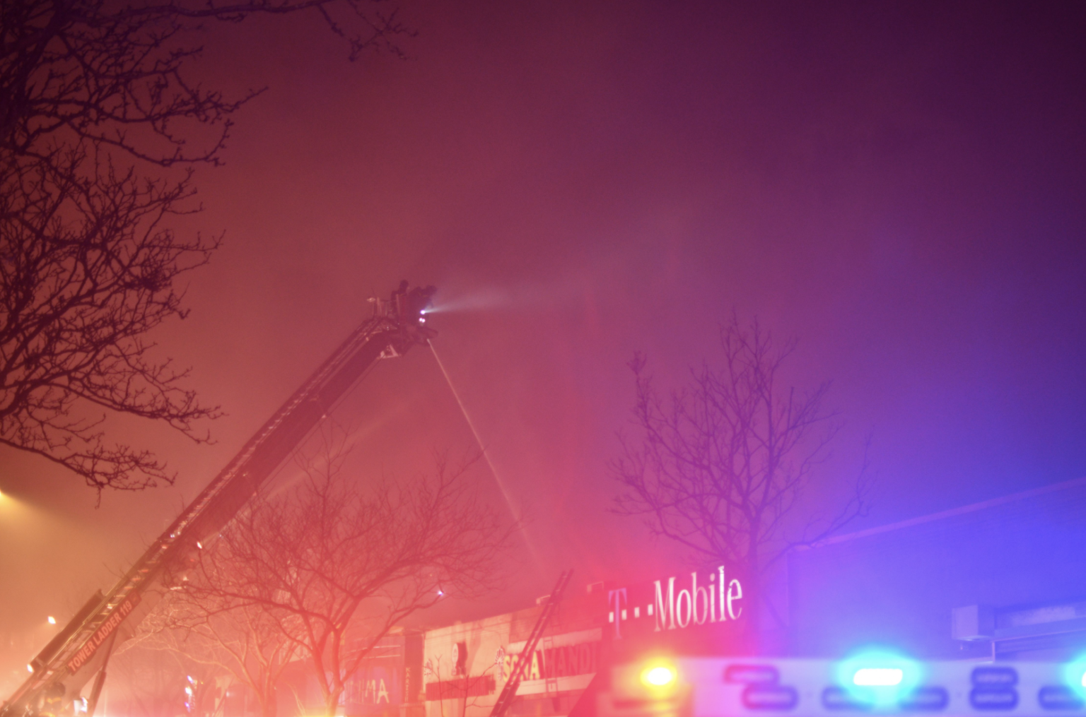 four-alarm-fire-rips-through-six-stores-in-jackson-heights-qns