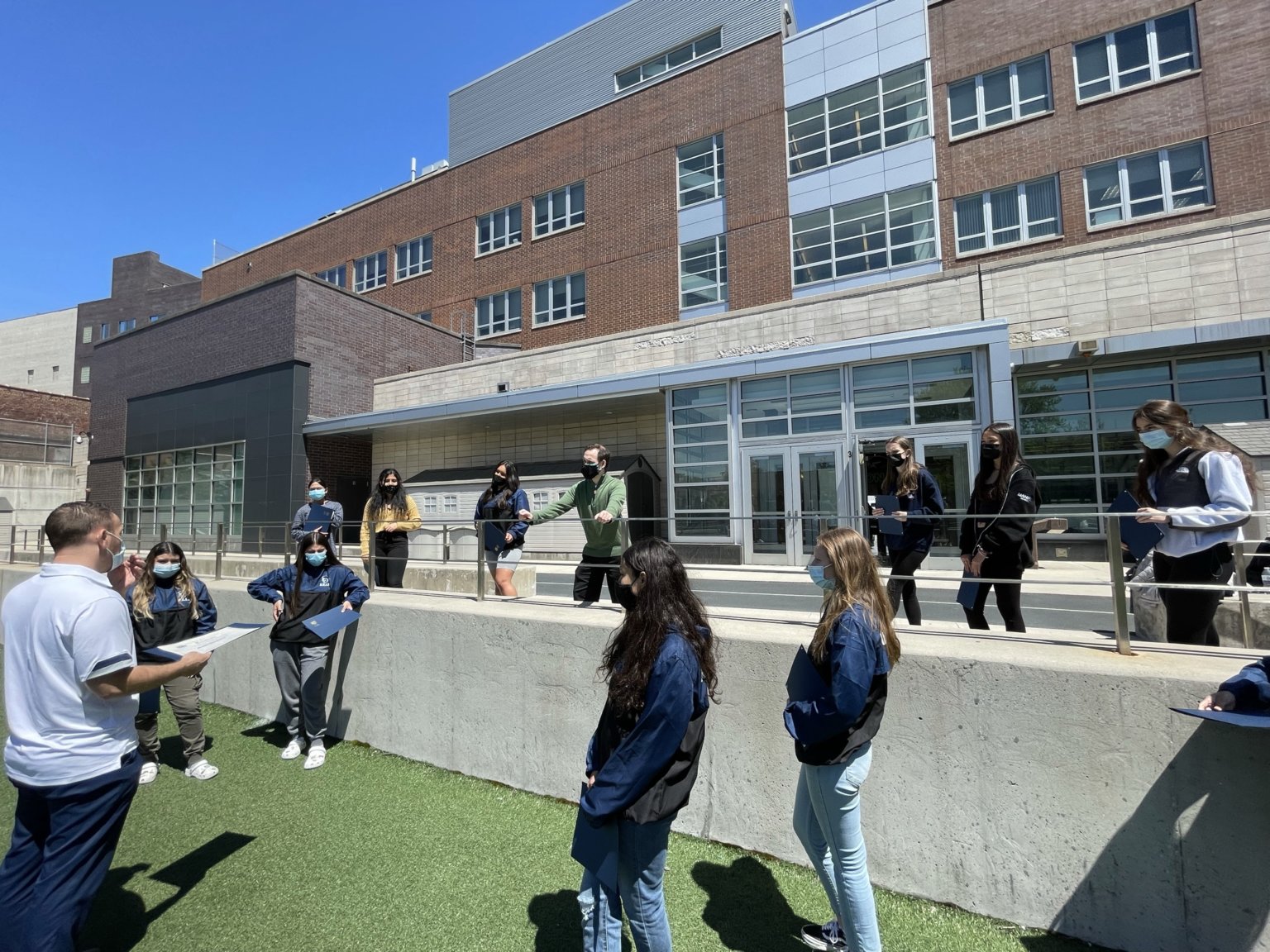 Queens assemblyman thanks Maspeth High School students for volunteer