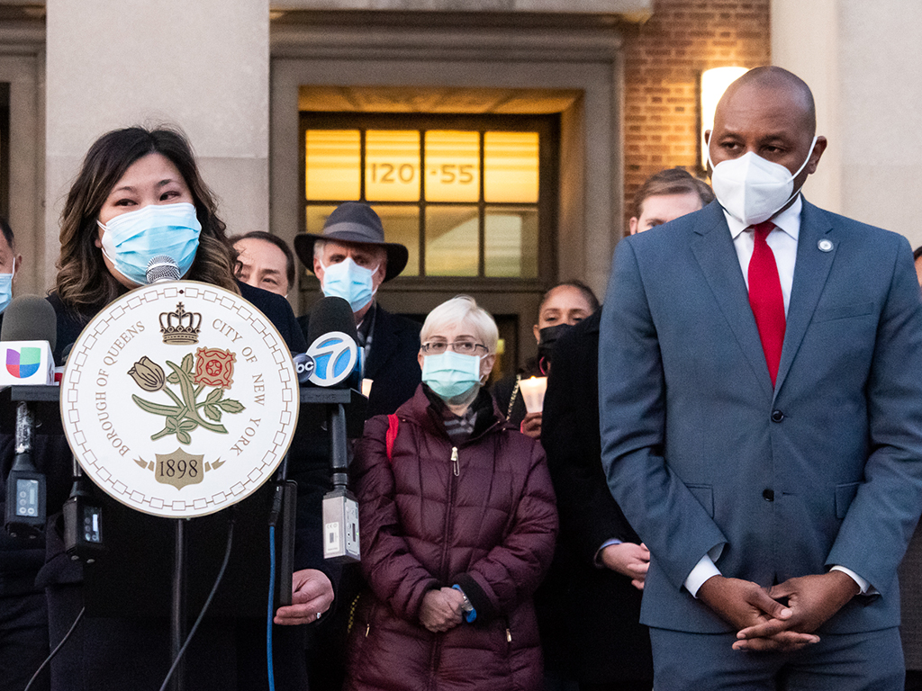 NYC: QBP Richards holds candlelight vigil