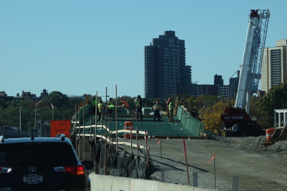 Grand_Central_Pkwy_td_(2019-10-23)_01b_-_Kew_Gardens_Interchange_Phase_4