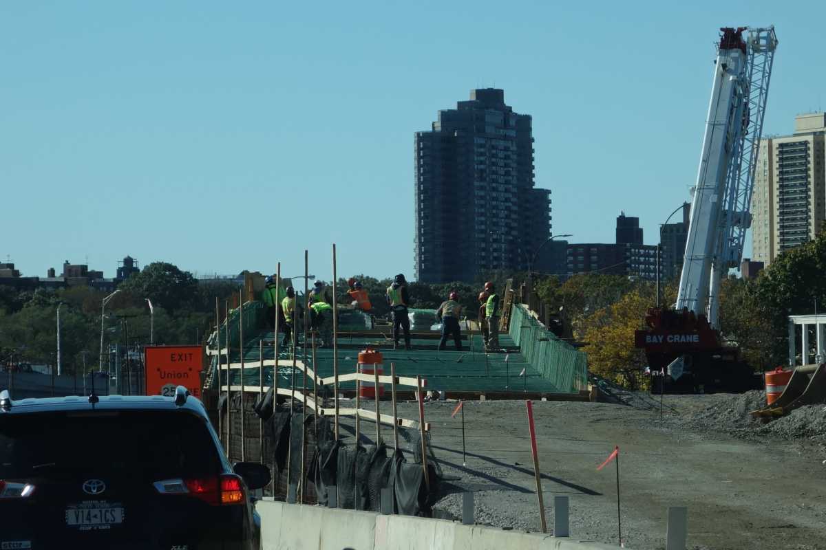 Grand_Central_Pkwy_td_(2019-10-23)_01b_-_Kew_Gardens_Interchange_Phase_4
