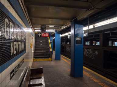 IND_Queens_Boulevard_Grand_Avenue-Newton_Northbound_Platform-2048×1536-1-1200×900