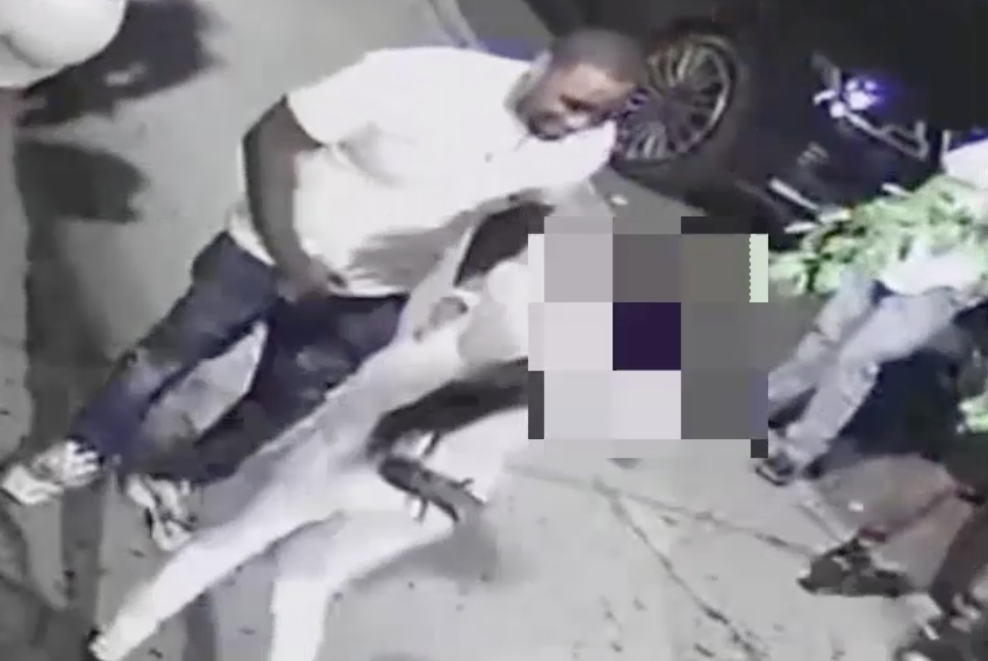 Man sought in Astoria strip club shooting that wounded two NYPD pic